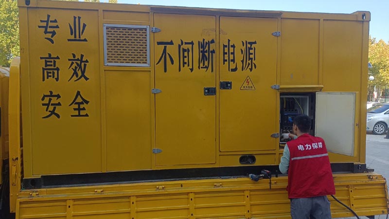 桂林柴油发电机组和UPS电源配合使用时，如何避免切换过程中的电力中断？